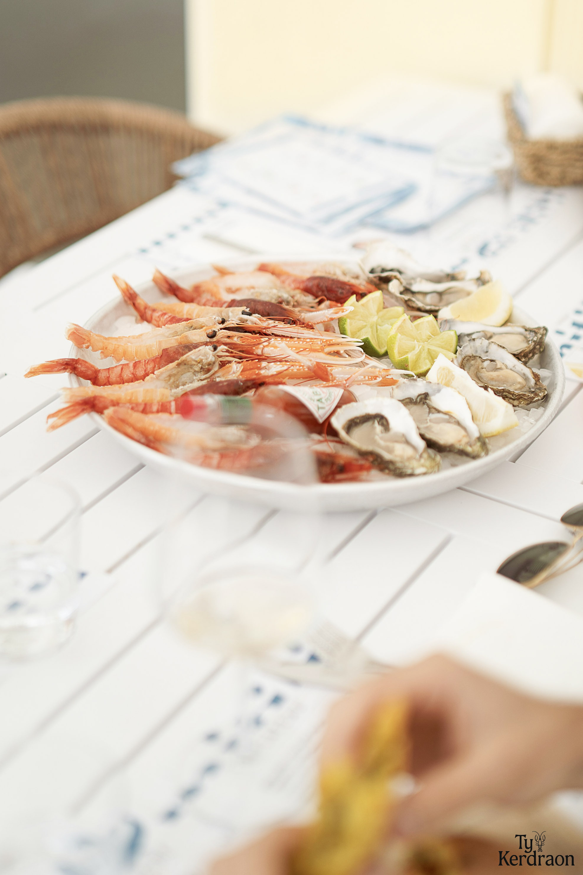 Plateau de fruits de mer bretons avec langoustes